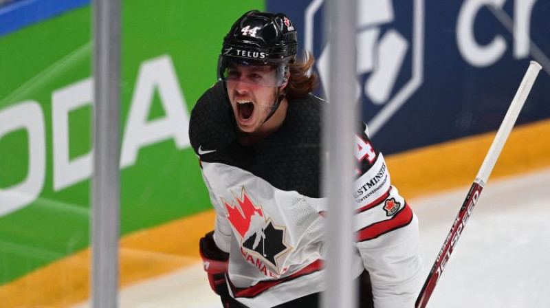 Maksims Komtuā Rīgā svin vārtu guvumu finālspēlē. Foto: AFP/Scanpix