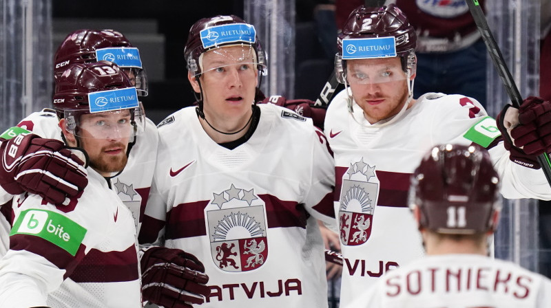 Latvijas izlases hokejisti. Foto: IIHF
