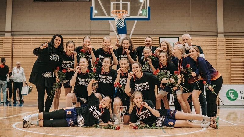 "Rīga/Centrs" meitenes: LJBL U19 čempiones 2022. gada 15. maijā. Foto: LBS
