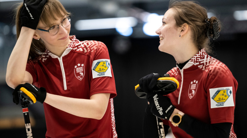 No kreisās:  Ērika Patrīcija Bitmete, Veronika Apse
Foto: WCF/Cheyenne Boone