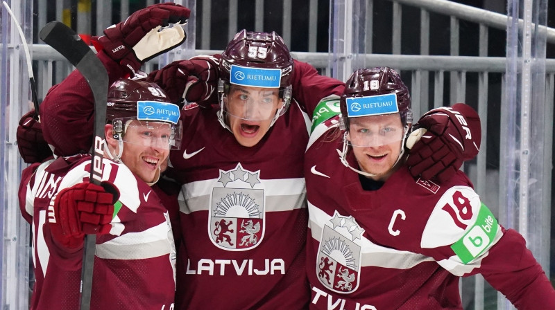 Ronalds Ķēniņš, Roberts Mamčics, Rodrigo Ābols. Foto: IIHF.com