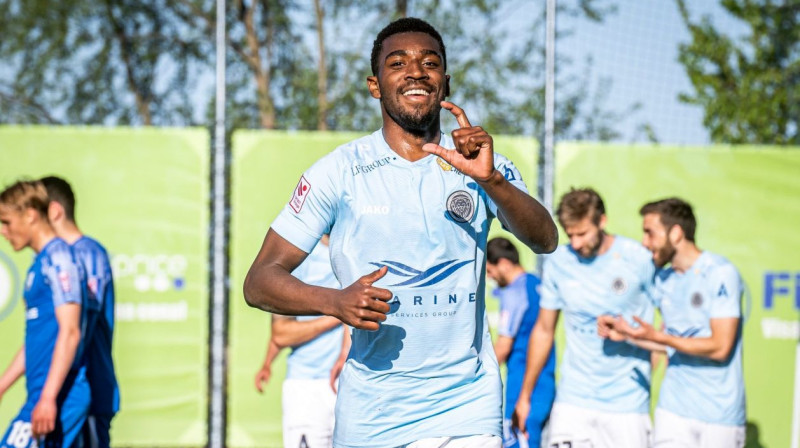 Džoselfo Bārnss svin vārtu guvumu. Foto: Zigismunds Zālmanis/Riga FC