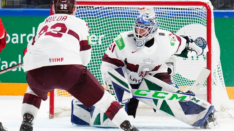 Artūrs Šilovs pret čehiem debitēja pasaules čempionātā. Foto: IIHF