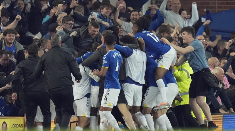 ''Everton'' līksmo pēc Kalverta-Lūina vārtiem. Foto: ZUMAPRESS/Scanpix