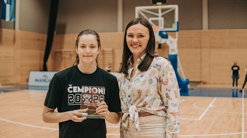 Raina Tomašicka un Anete Šteinberga 2022. gada 15. maijā Jūrmalā. Foto: LBS