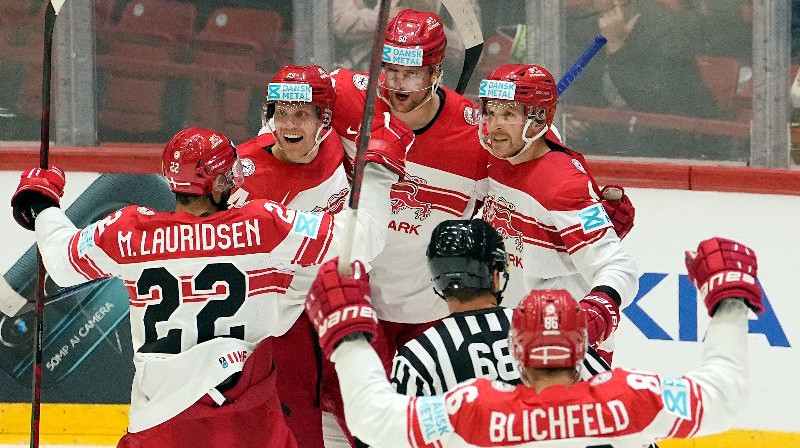 Dānijas hokejistu svinības spēlē pret Kanādu. Foto: AP/Scanpix
