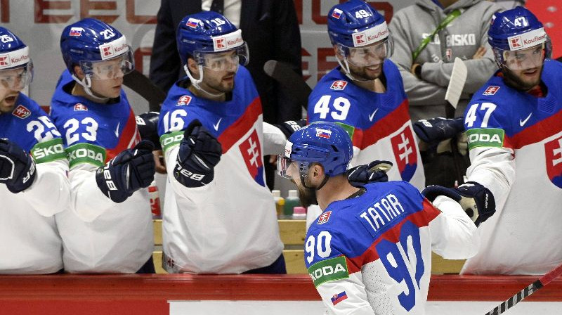 Slovākijas hokejisti pēc vārtu guvuma. Foto: IMAGO/Lehtikuva/Scanpix