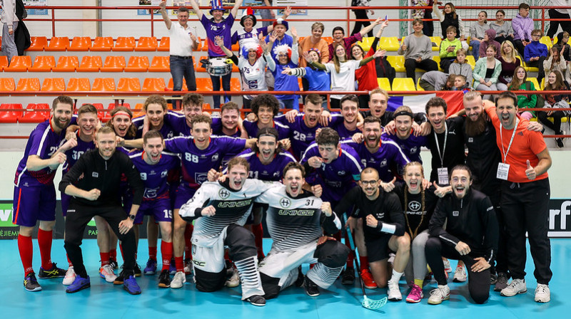 Francijas izlase ar saviem faniem
Foto: IFF