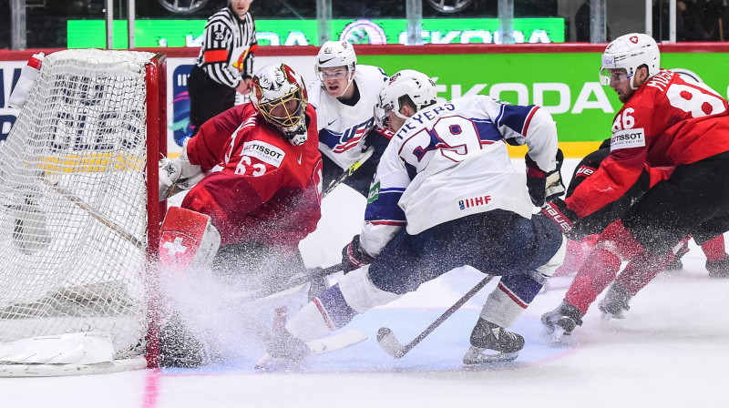 ASV apturēja šveiceišu uzvaru gājienu Helsinkos. Foto: IIHF