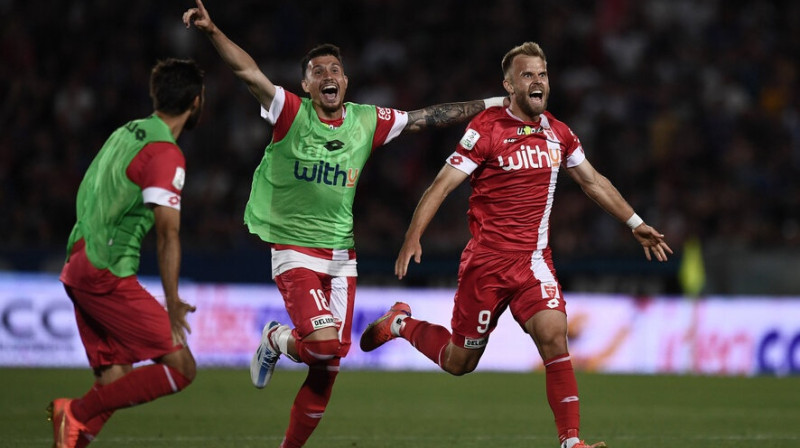 ''Monza'' futbolisti līksmo. Foto: Imago Images/Scanpix