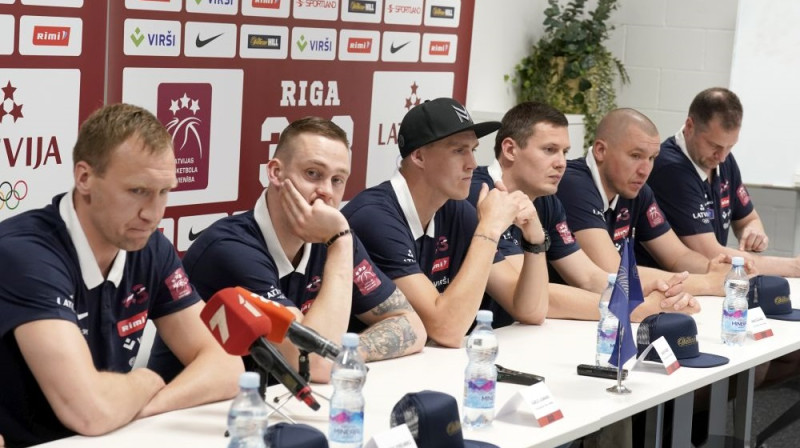 Latvijas 3x3 basketbola izlase. Foto: Romāns Kokšarovs/F64