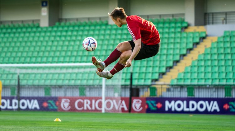 Jānis Ikaunieks pirmsspēles treniņā. Foto: Sanita Ieva Sparāne/LFF