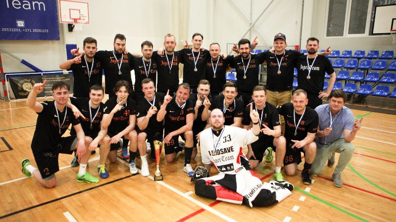 B divīzijas čempione ''JagerTeam''. Foto: Foto: LFS/floorball.lv