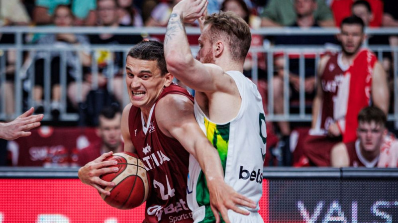 Andrejs Gražulis pret Ignu Brazdeiķi. Foto: LBS