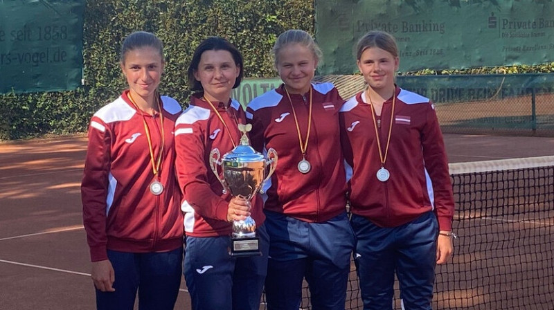 Latvijas U14 tenisistes. Foto: Latvijas Tenisa savienība