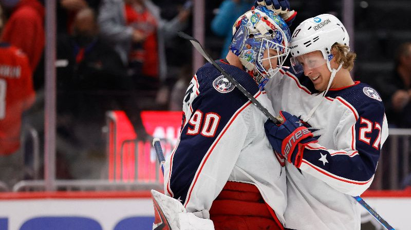Adams Bokvists (#27) kopā ar Elvi Merzļikinu (#90). Foto: USA TODAY Sports/Scanpix