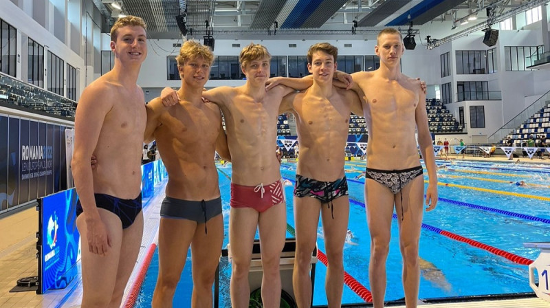 Latvijas peldētāji Eiropas junioru čempionātā. Foto: Latvijas Peldēšanas federācija.