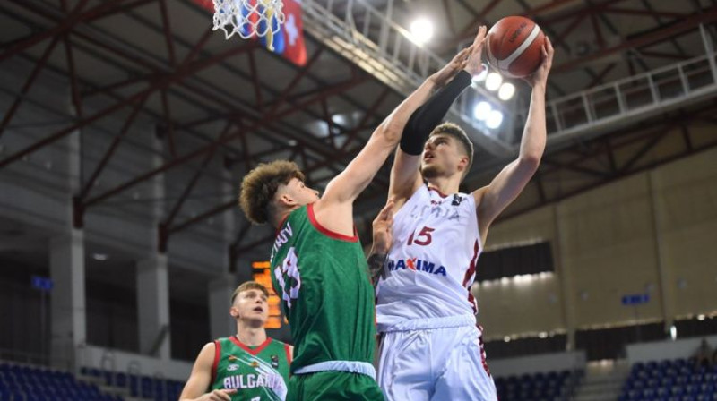 Krišs Helmanis uzbrukumā. Foto: FIBA