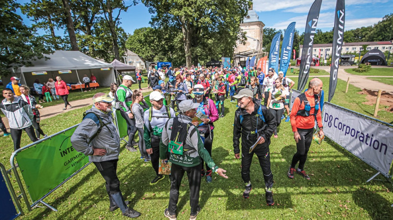 Dalībnieki pirms starta Garmin 6hdistancē. Foto: Mareks Gaļinovskis.