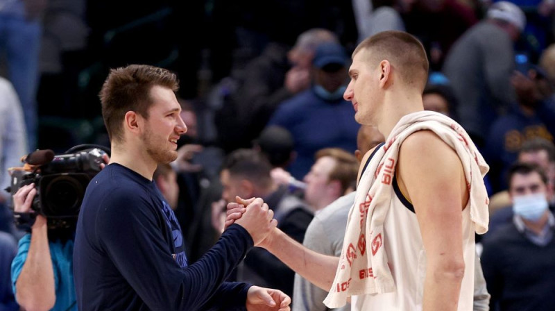 Luka Dončičs un Nikola Jokičs. Foto: AFP/Scanpix