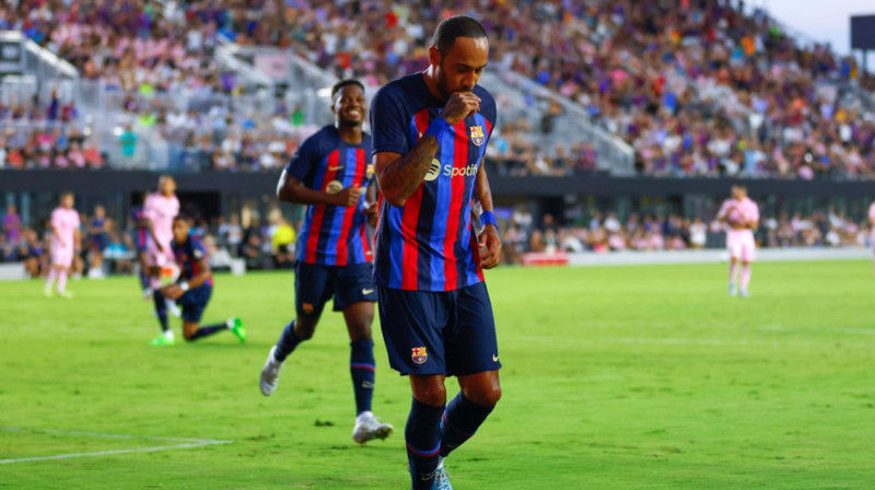 "Barcelona" futbolists Pjērs-Emeriks Obamejangs svin vārtu guvumu. Foto: David Rosenblum/Zumapress.com/Scanpix