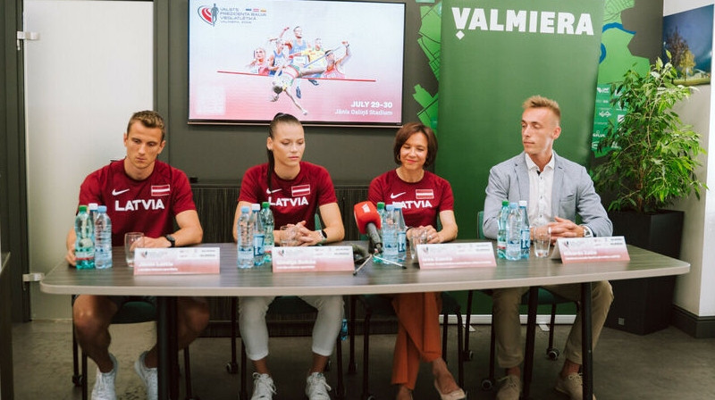 Prezidenta balvas preses konference Valmieras vēstniecībā. Foto: Guntis Bērziņš, athletics.lv