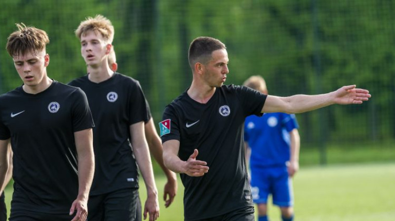 "Grobiņas" līderis Andris Krušatins (no labās). Foto: LFF