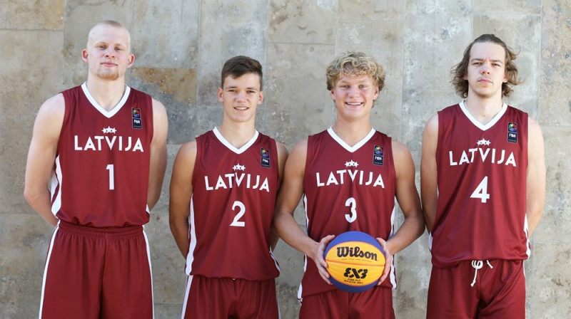 No kreisās: Toms Salnājs, Jānis Censonis, Edvards Egle, Kristians Pastors. Foto: basket.lv