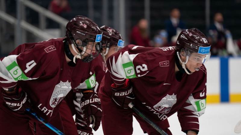 Niks Feņenko (#4) un Anrī Ravinskis. Foto: Zumapress.com/Scanpix