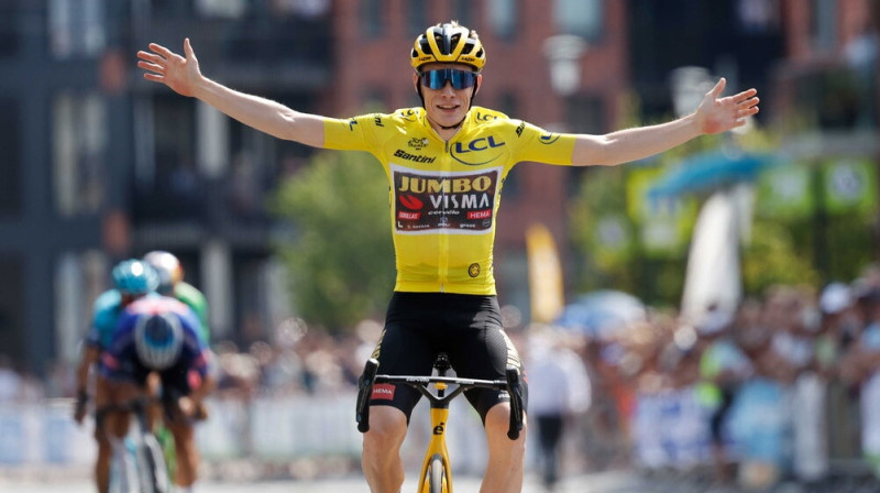 "Tour de France" uzvarētājs Jonass Vingegords. Foto: EPA/Scanpix