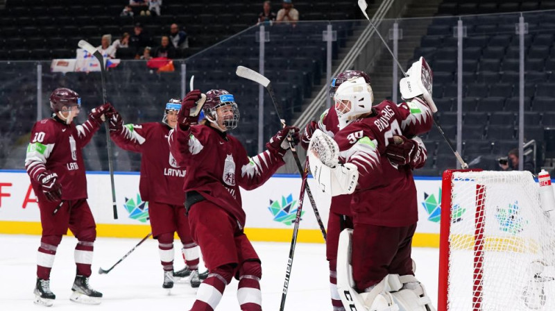 Latvijas U20 izlases hokejisti. Foto: IIHF