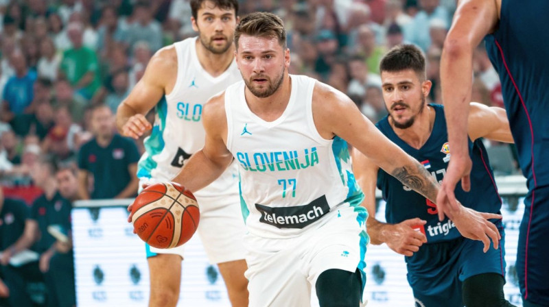 Luka Dončičs spēlē pret Serbiju. Foto: Košarkarska zveza SIovenije