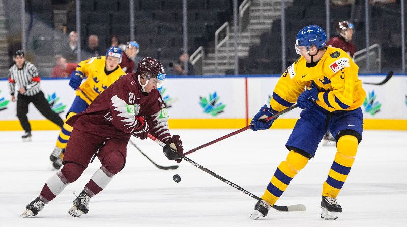 Latvijas U20 hokejisti ceturtdaļfināla cīņā ar vienaudžiem no Zviedrijas. Foto: TT NYHETSBYRÅN/Scanpix