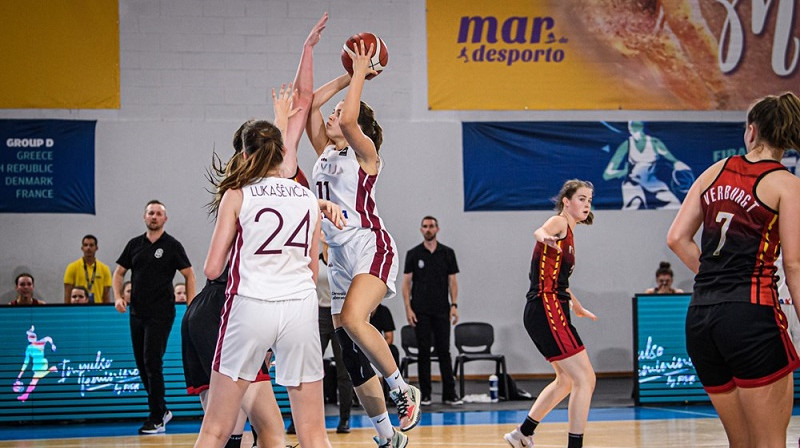 Dārta Mālniece un Krista Lukašēvica 2022. gada 19. augustā. Foto: FIBA