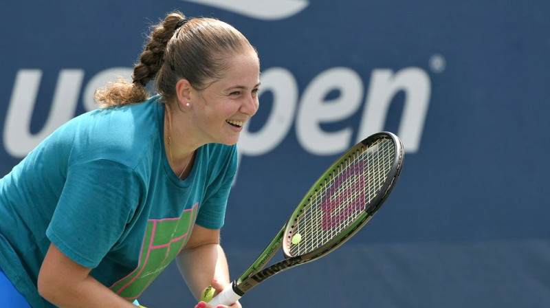 Aļona Ostapenko treniņā. Foto: Michael Renz / @mrenzaero