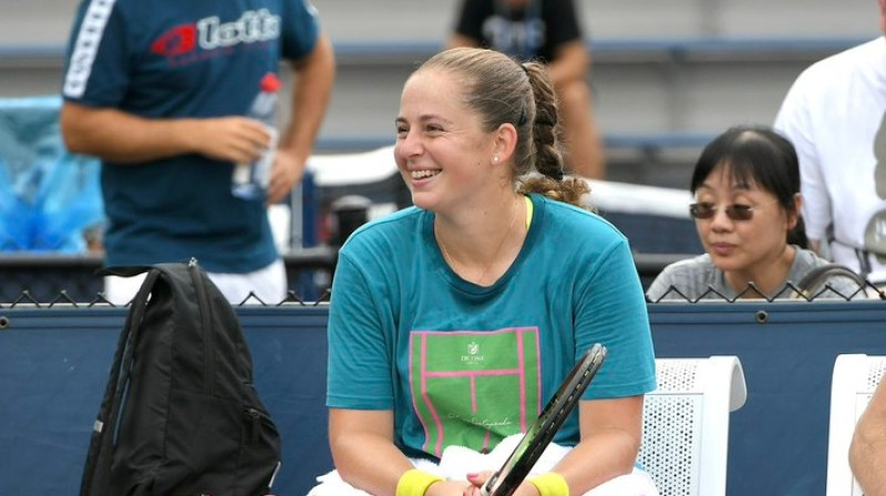 Aļona Ostapenko treniņā. Foto: Michael Renz / @mrenzaero