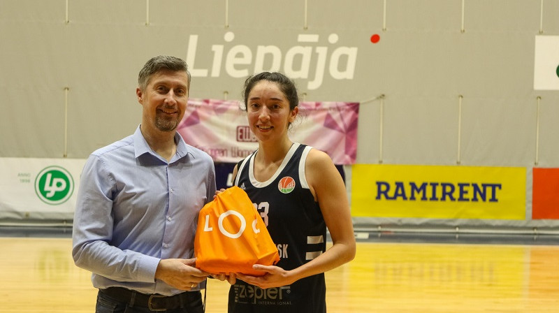 Reičela Terio un Normunds Atvars 2021. gada 30. novembrī. Foto: Liepājas basketbols