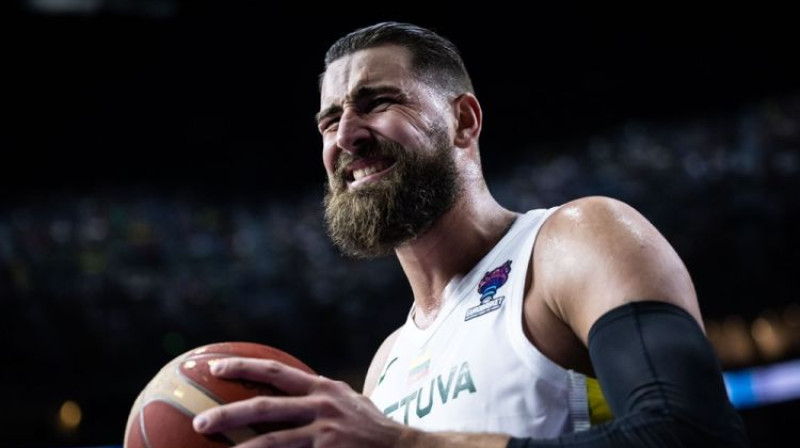 Jons Valančūns. Foto: FIBA