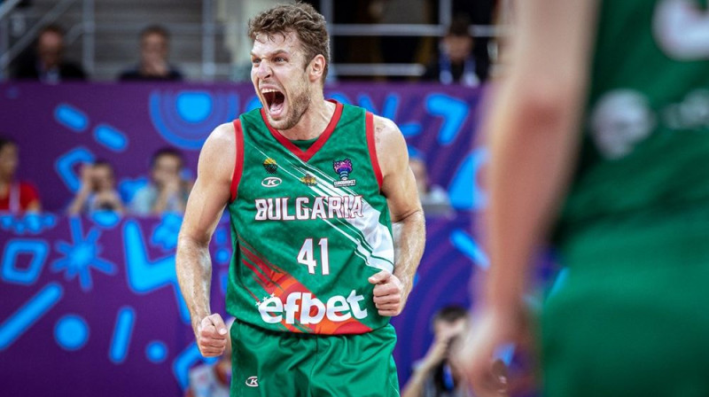 Aleksandars Vezenkovs (#41) gavilē Bulgāru panākumā ''EuroBasket 2022'' ietvaros pret Gruziju. Foto: FIBA