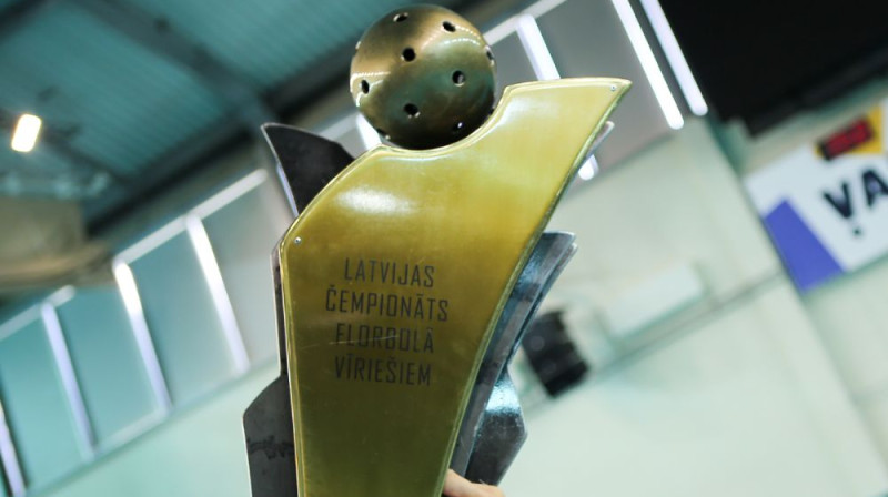 Latvijas čempionu trofeja. Foto: floorball.lv