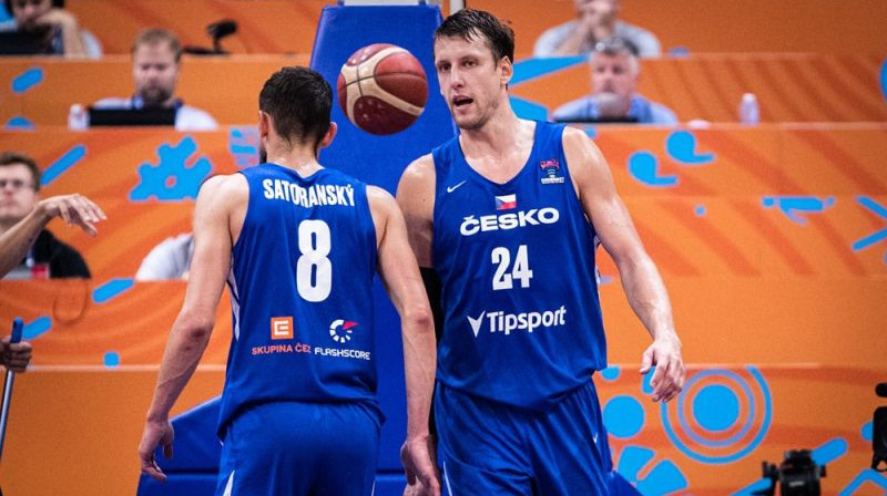 Čehijas basketbola zvaigznes Tomāšs Satoranskis un Jans Veselijs. Foto: FIBA