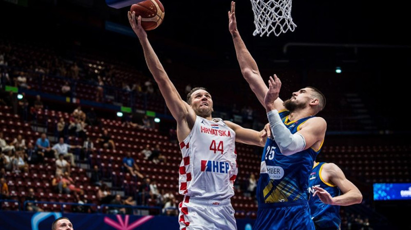 Bojans Bogdanovičs (#44) ''EuroBasket 2022'' spēlē starp Horvātiju un Ukrainu. Foto: FIBA