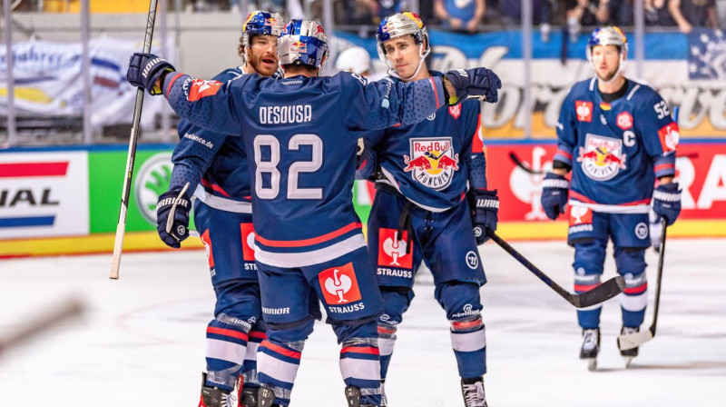 Minhenes "Red Bull" hokejisti svin vārtu guvumu. Foto: Eibner/Imago Images/Scanpix