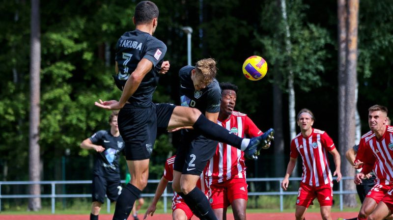 Daniels Balodis spēlē pret "Liepāju". Foto: Valmiera FC