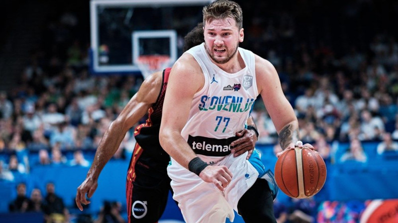 Luka Dončičs (#77) Slovēnijas triumfā pār Beļģiju. Foto: FIBA