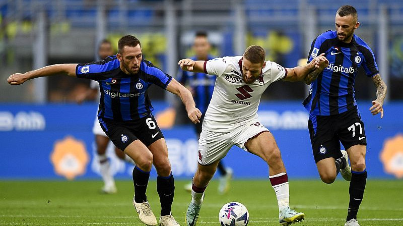 "Inter" un "Torino" spēlētāji. Foto: Imago/Nicolo Campo/Scanpix