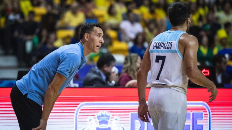 Pablo Pridžioni un Fakundo Kampaso. Foto: FIBA