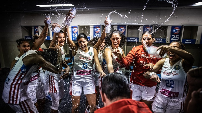 Puertoriko basketbolistes priecājas pēc uzvaras. Foto: FIBA