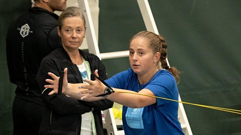 Aļona Ostapenko pirmajā treniņā Tallinā. Foto: Rauno Volmar / delfi.ee