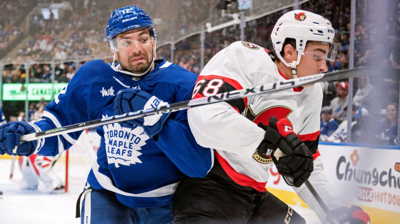 Kristiāns Rubīns (Nr. 68) cīņā pret Toronto "Maple Leafs". Foto: Christopher Katsarov/AP/Scanpix